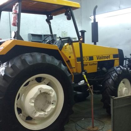 Valtra 980 trator 4x4 reforma Motorep empilhadeiras 7